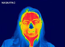 Rostro de una mujer en infrarrojo.