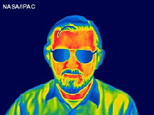 Rostro de un hombre en infrarrojo.