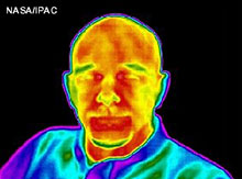 Rostro de un hombre en infrarrojo.