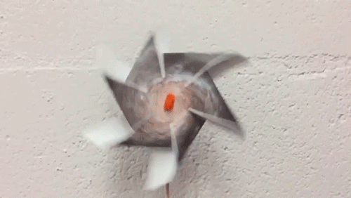Un gif animado de un molinete de la galaxia del molinete girando